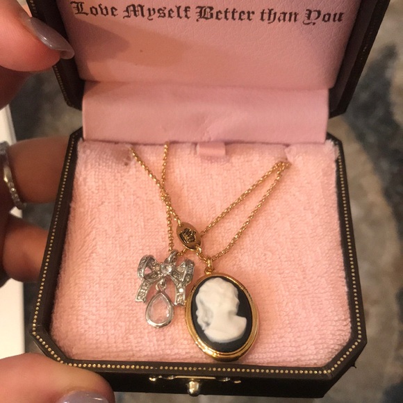 Brand new juicy couture necklace in case! - Picture 2 of 5